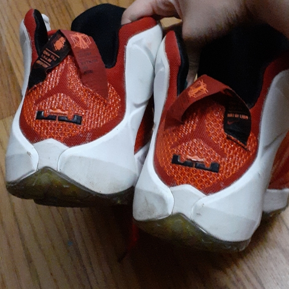 Nike Lebron James Heart of a Lion Sneakers Size 13 - Picture 4 of 11
